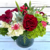 4 to 5 hydrangeas are arranged with red garden roses, spray roses