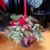 A simple yet elegant holiday arrangement for the holidays