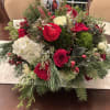 A Christmas arrangement to make the table glow with elegance. (redbird heart