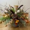 Very cosy floral arrangement for the holiday. Elegant and stylish 