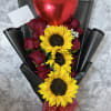 Bouquet of 12 red roses and 3 sunflowers for all types of