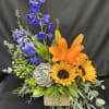 Summery, colorful - like a ray of sunshine.
The wooden box and succulent