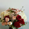 The perfect arrangement for a Happy Valentine gesture. 

This arrangement is in