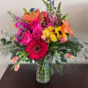 Fresh flower arrangement along fine foliage.
Bloom Details: Snaps/Stock, Colombian Roses, Spray Roses