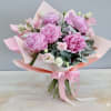 This bouquet comes with 6 peonies and lisianthus with seasonal greenery. 