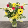 This sunny vase will surely be a delight for your special someone.
