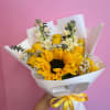 Surprise your loved one with this sweet bouquet with yellow flowers. 