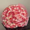 
This bouquet of 100 roses is a true story of tenderness, elegance