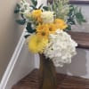A bright and refreshing mix of yellow and white blooms arranged in