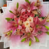 Soft, feminine, and full of life. This bouquet pairs the bold elegance