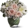 This fragrant blend of cr&egrave;me and white blossoms is an enchanting vision