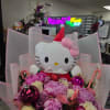 Bello bouqueth mix peonias astromedias rosas con detalles navide&ntilde;os esferas dulces hello