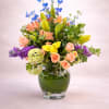This bouquet feels lush and garden-fresh, composed with a vibrant mix of