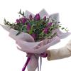 Bouquet elaborado cuidadosamente de forma elegante..