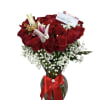 &ldquo;25 rosas + lily 
Elegancia cl&aacute;sica para cualquier ocasi&oacute;n 

Perfecto para cumplea&ntilde;os