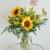 Girasoles en jarron de cristal.