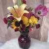 A  vibrant arrangement of assorted fresh flowers, bautifully designed whit a