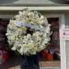Honra la memoria de un ser querido con esta hermosa corona f&uacute;nebre