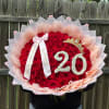 Espectacular ramo de rosas rojas premium dise&ntilde;ado para celebrar momentos inolvidables. Decorado