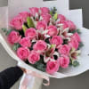 Rosas eucalyptus y lirios 