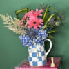 Arrangement based on light blue squares that match the intense blue of
