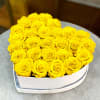 Una combinacion perfecta de hermosas rosas amarillas con un toque moderno, natural