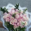 Elegant bouquet of 25 pink roses, ideal as a gift for any