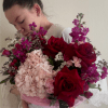 mix of red,light pink and hot pink flowers. Can never go wrong