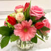 Pink and red mixed bouquet in a clear glass vase