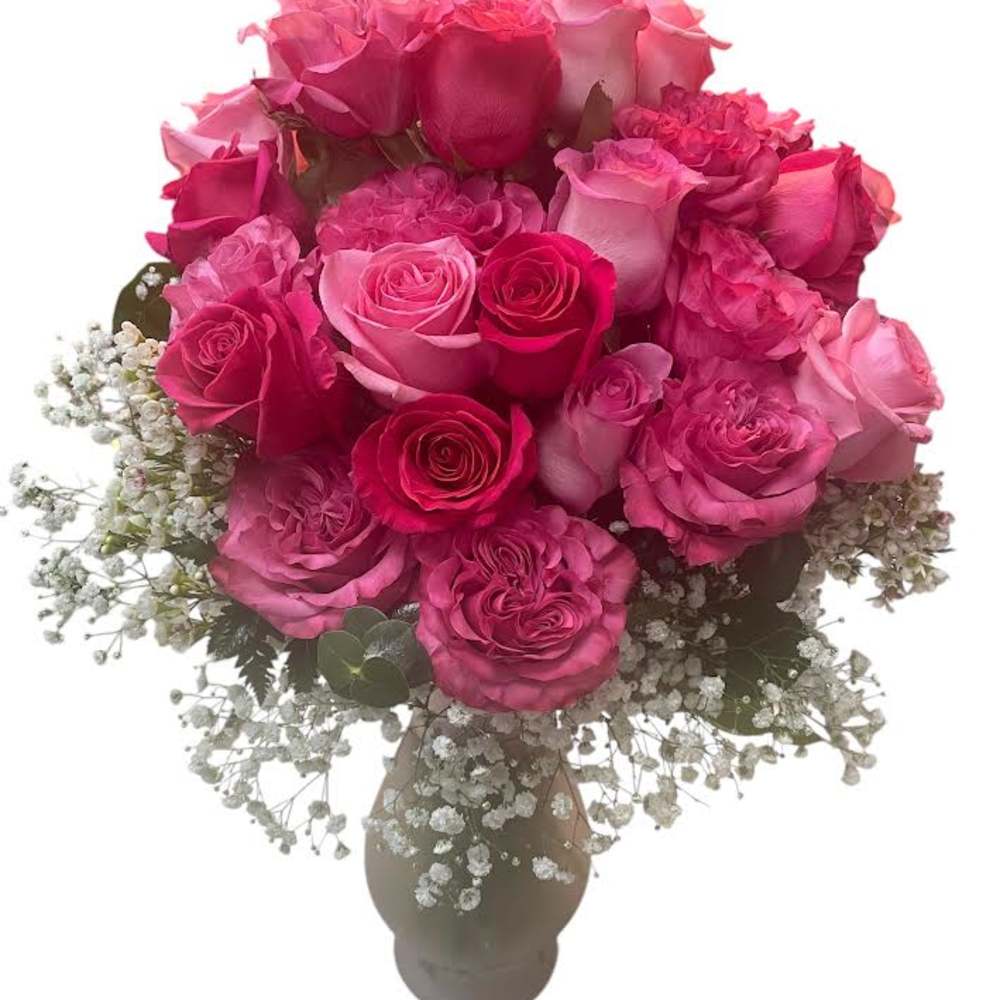 Pink rose bouquet in a vase with baby's breath