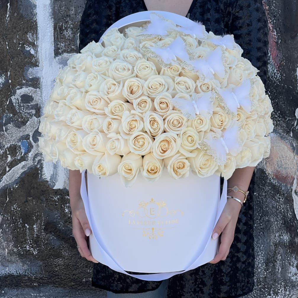Large bouquet of cream roses in a white hat box