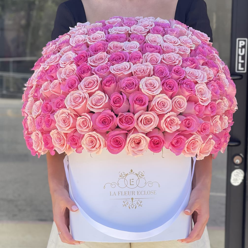Large pink rose bouquet in a white hat box