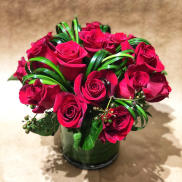 Bouquet of red roses in a green vase