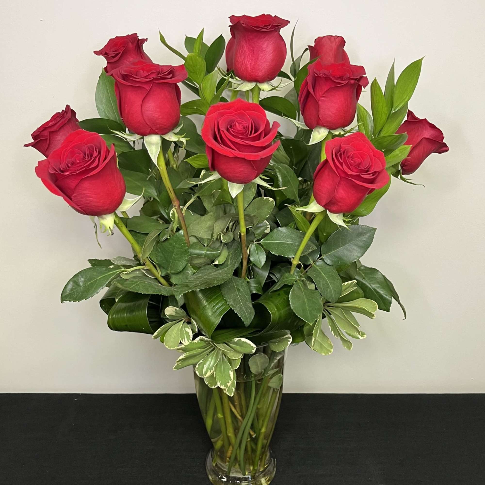 These dozen red roses are the classic romantic gift! Perfect for Valentine's