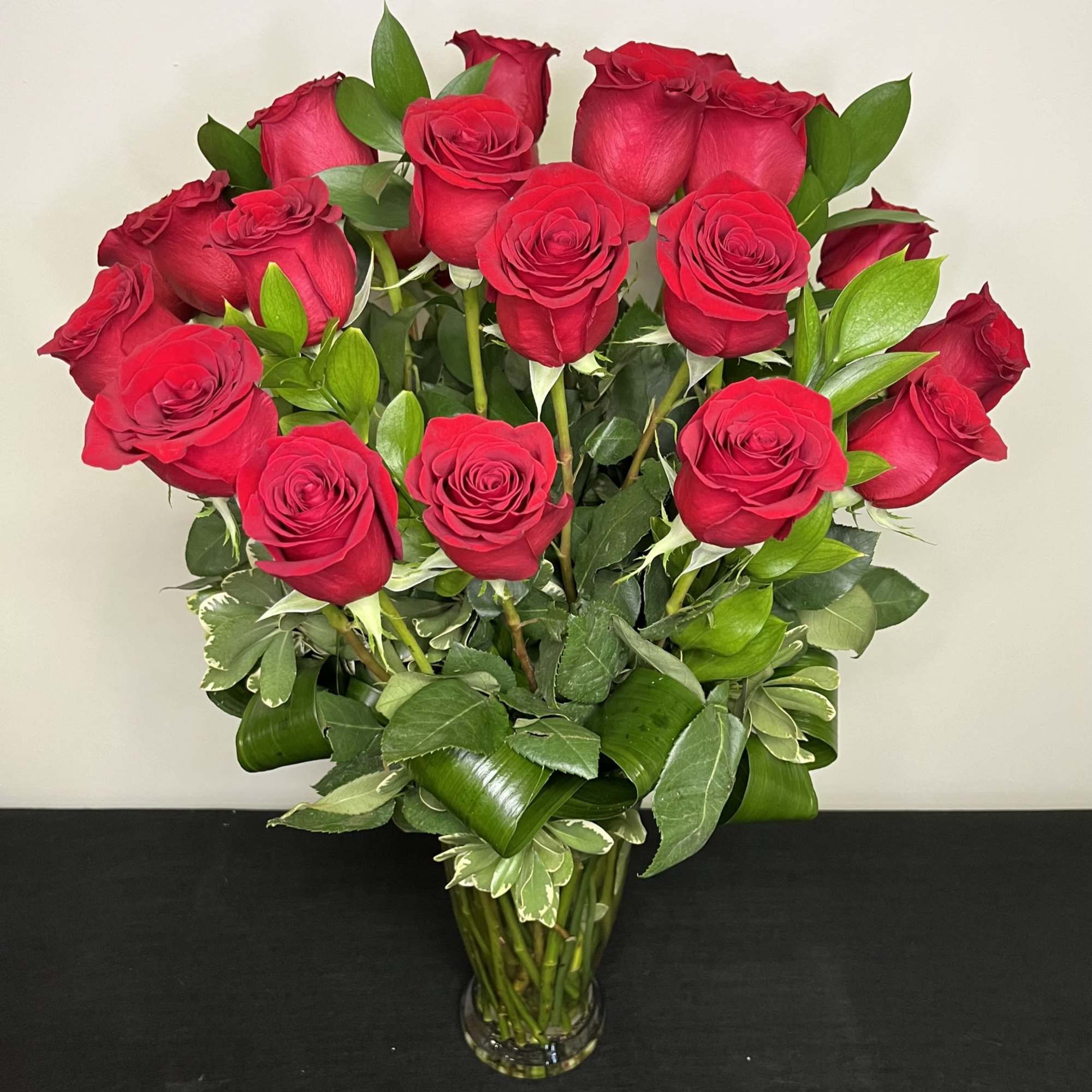 These dozen red roses are the classic romantic gift! Perfect for Valentine's