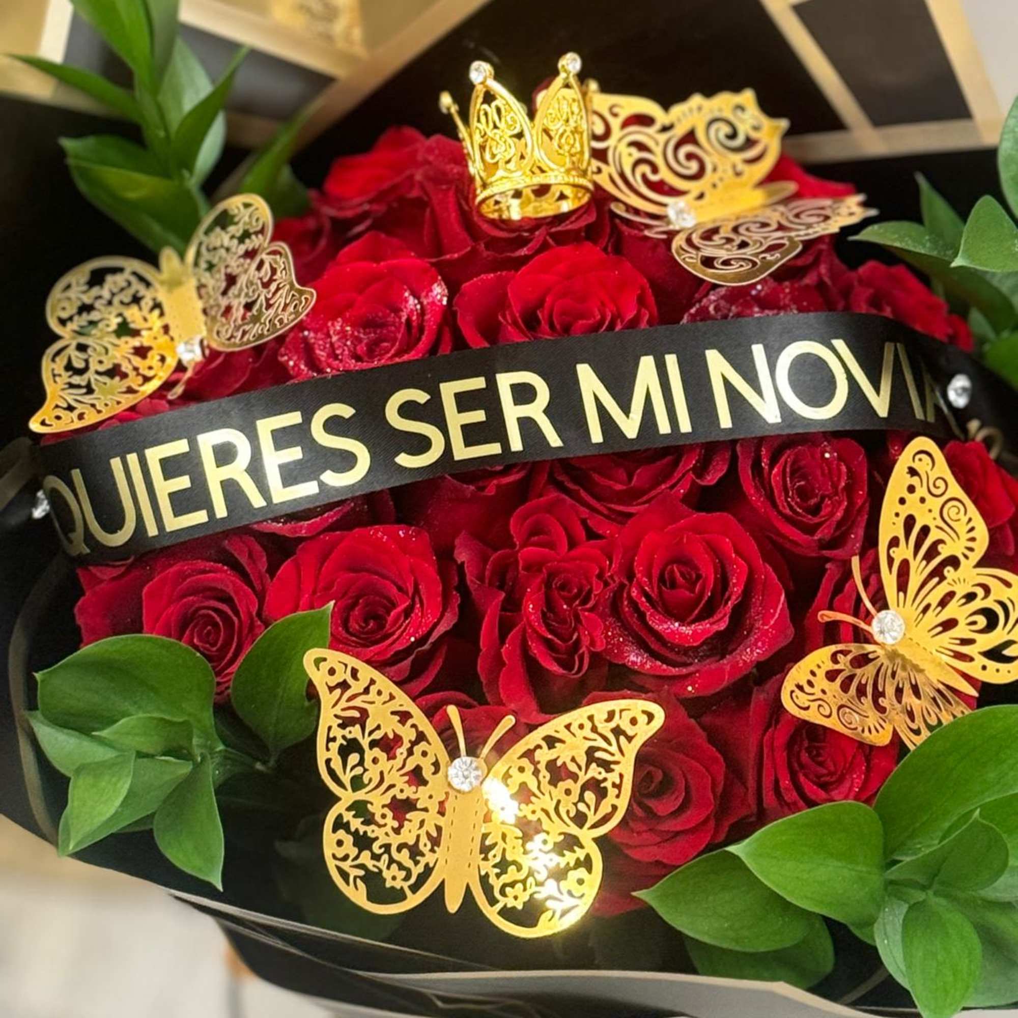 Personalized bouquet. An arrangement of intense red roses that speak for themselves: