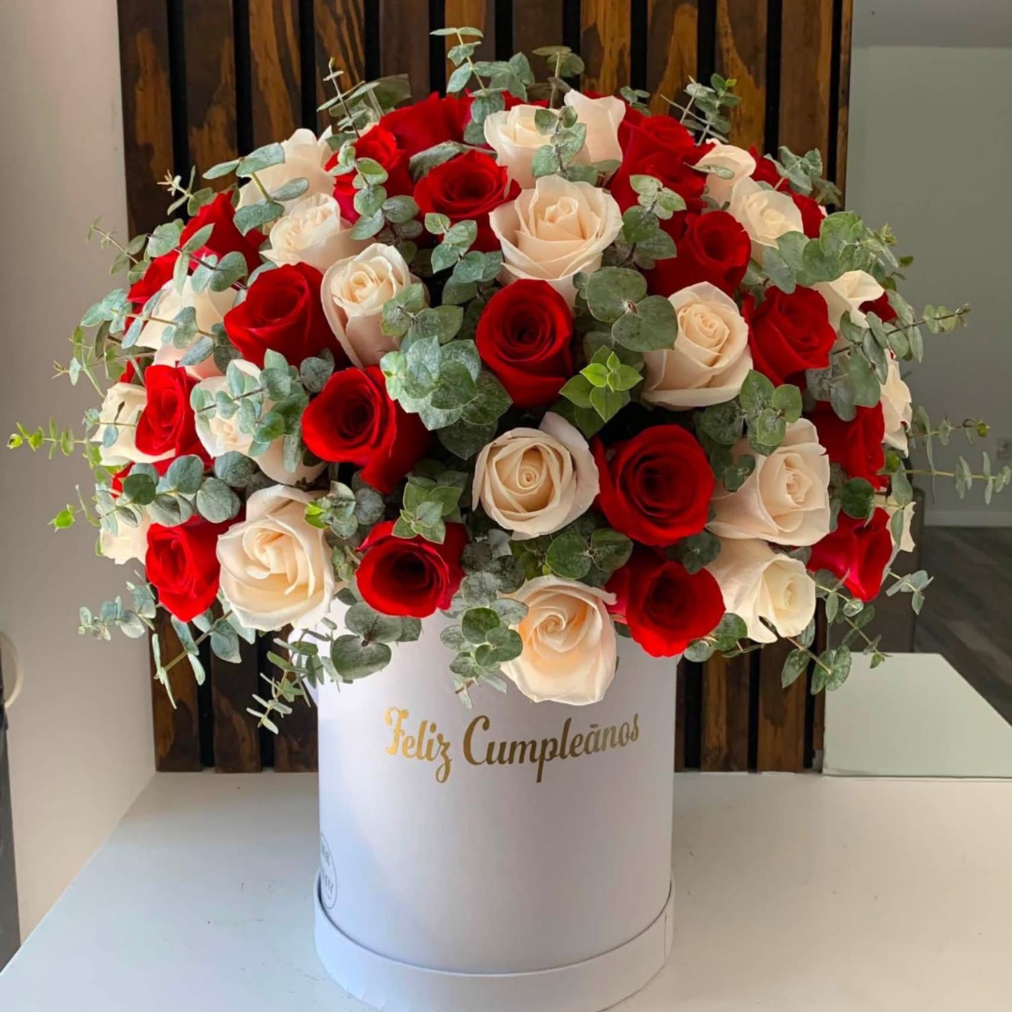 Red and white roses arranged in a white hat box, photo 2 of 3