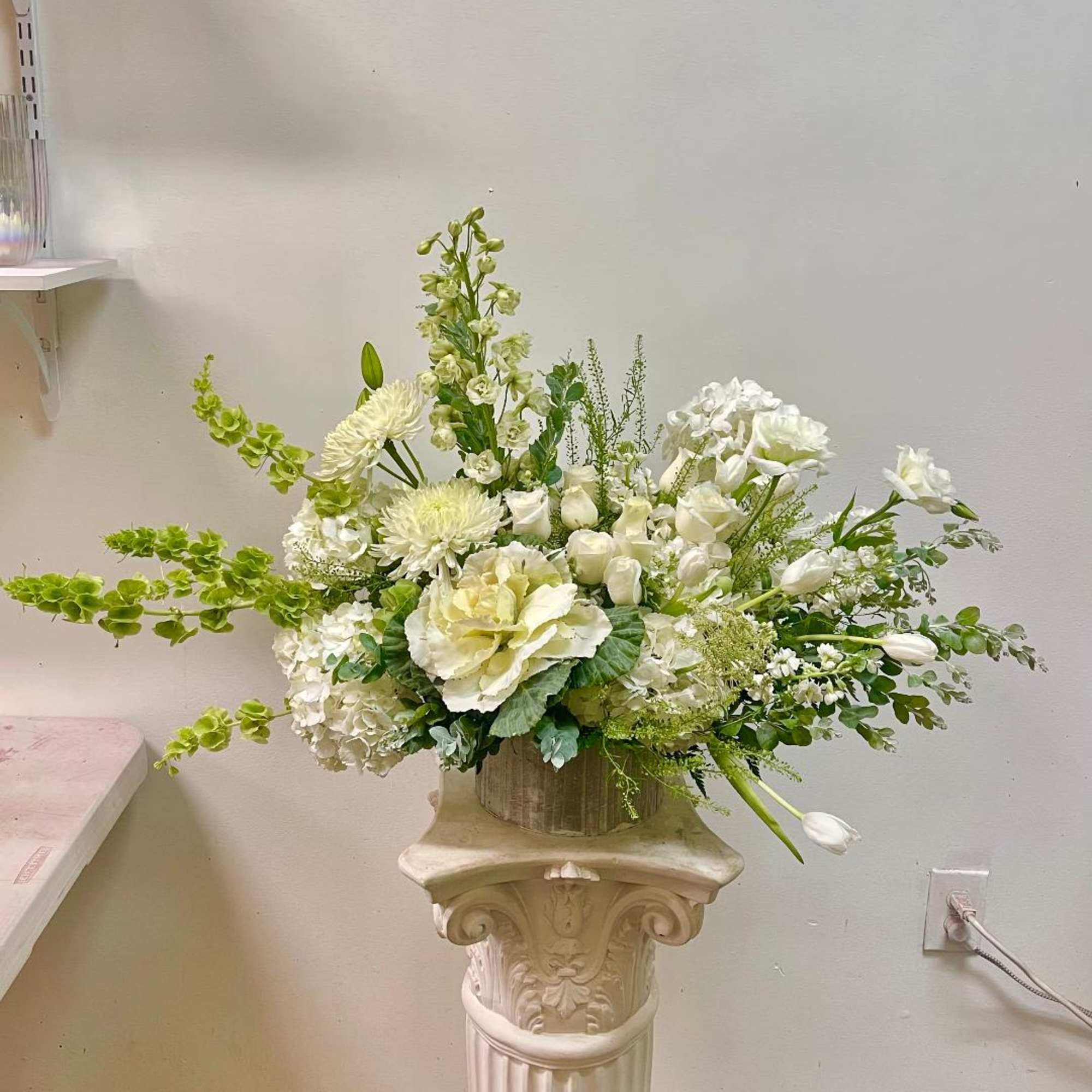 Theme Colors: Shades of White, and Green

Featured Blooms: Roses, Tulips, Cabbage, Delphinium