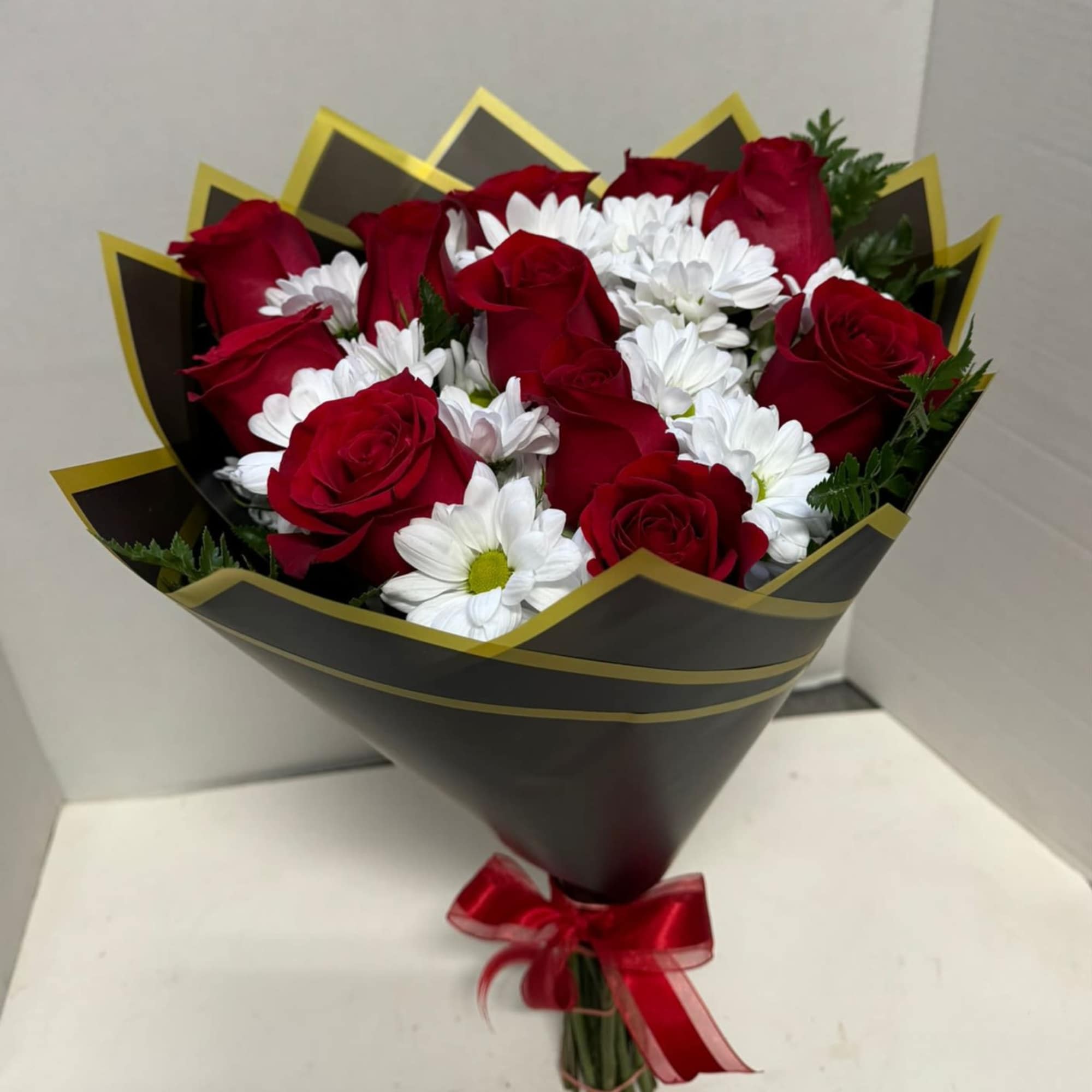 Bouquet of red roses and white daisies wrapped in black paper, photo 2 of 2