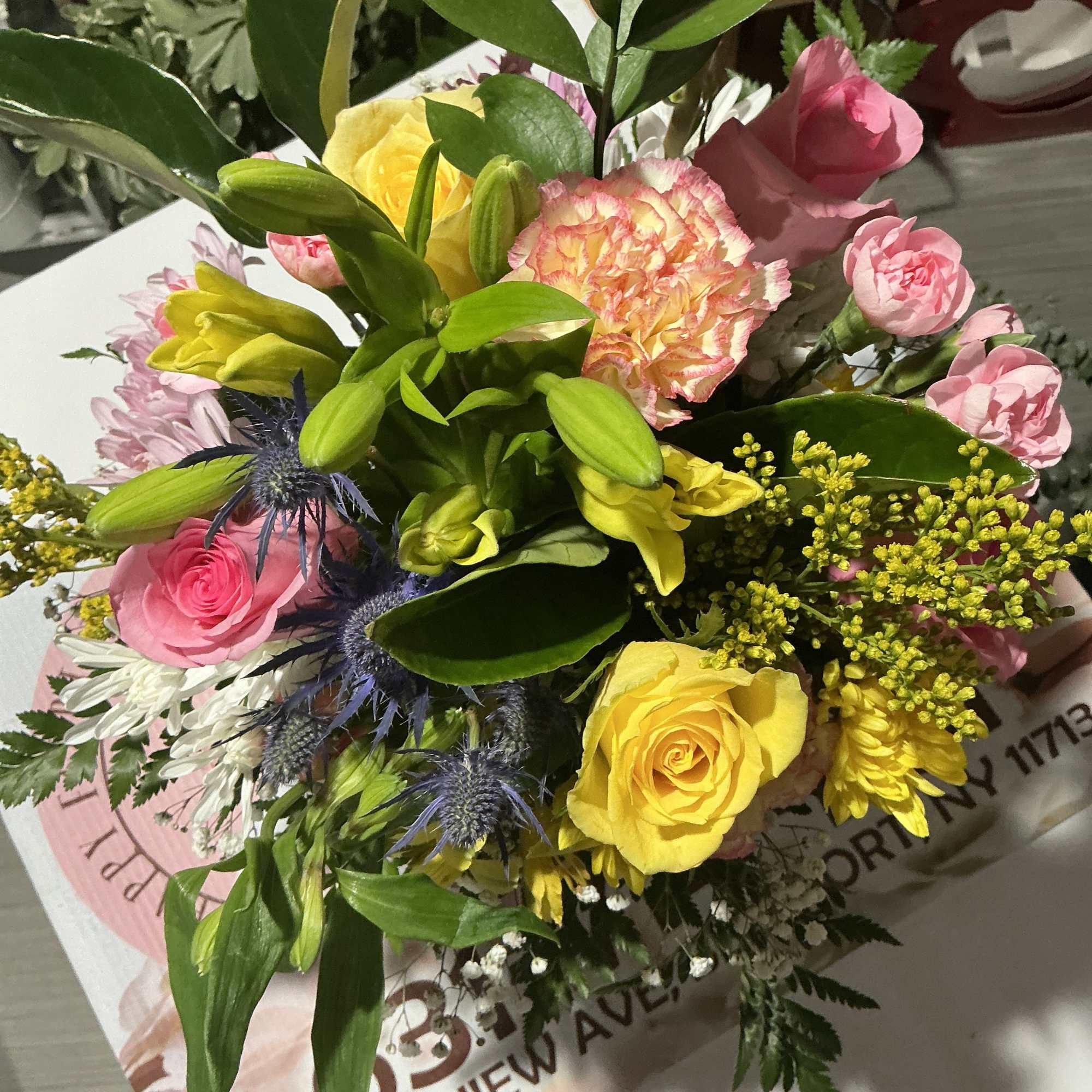 This floral arrangement between yellow and pink brings joy to your day, photo 2 of 2
