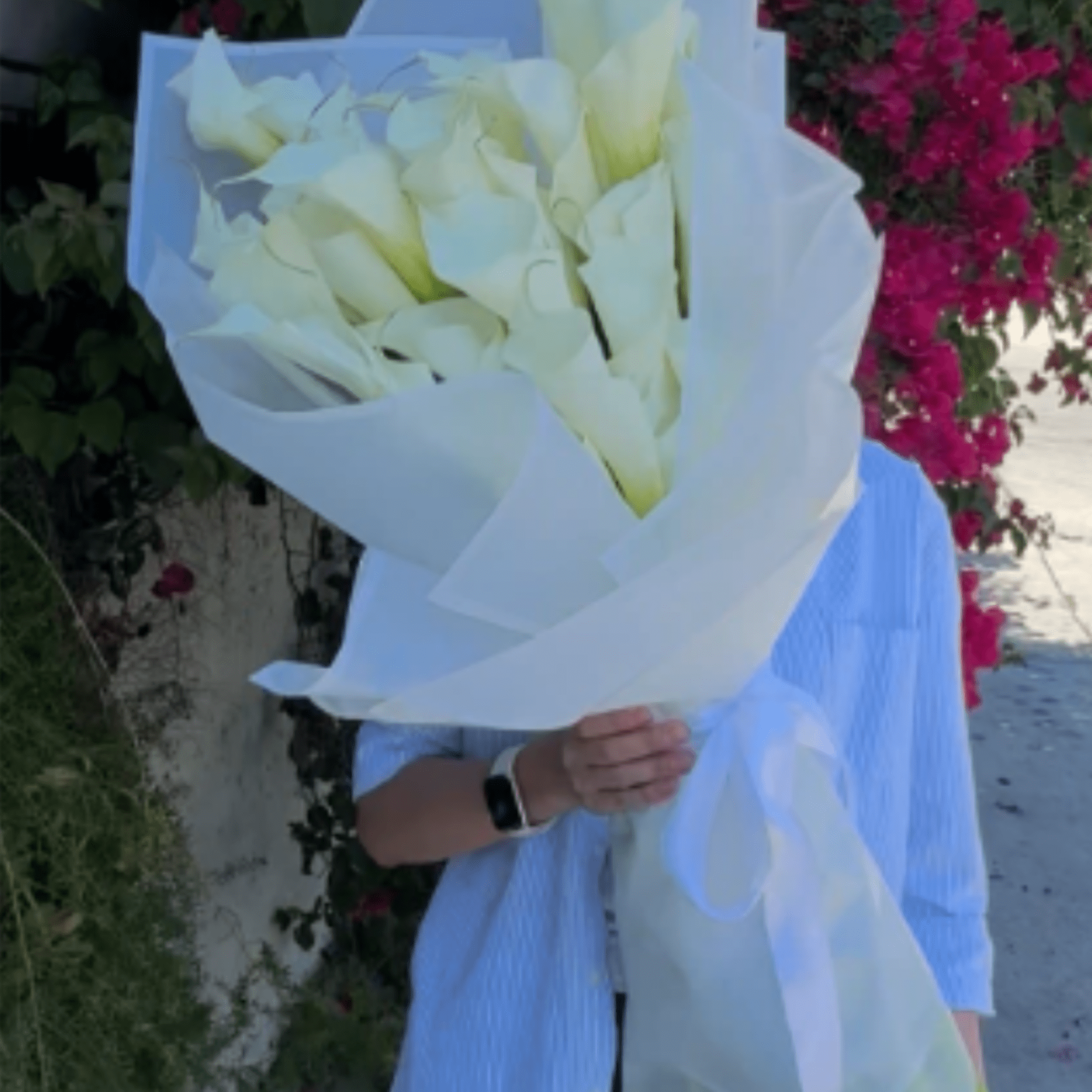 Luxury flower delivery in Los Angeles by a Hollywood florist. This elegant