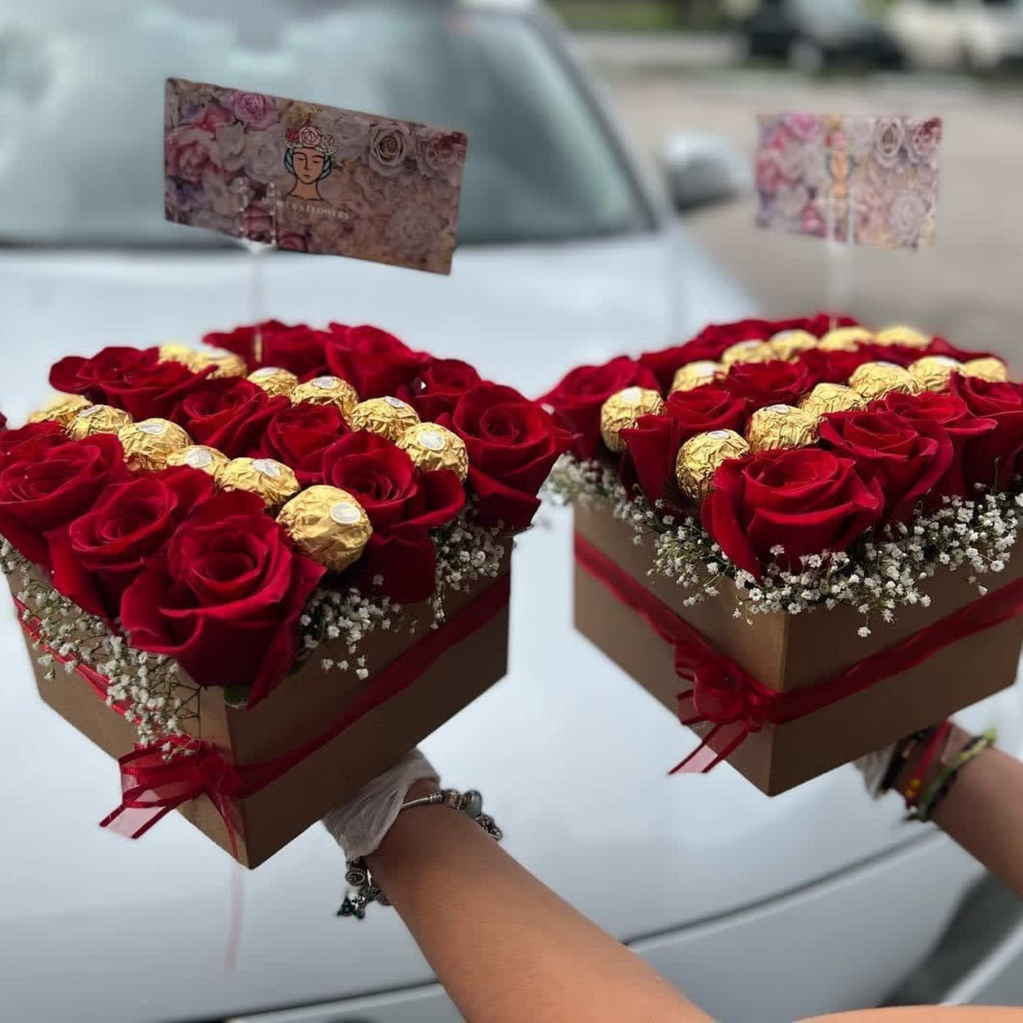 Beautiful box with roses, in combination with delicious chocolates, that will give, photo 2 of 3