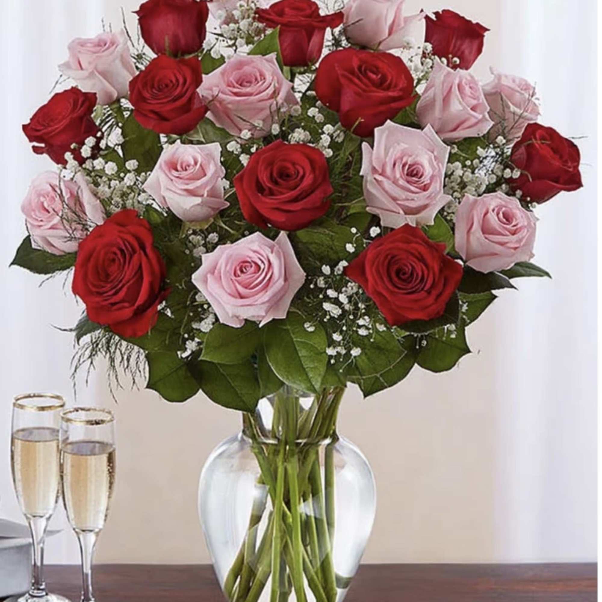 This elegant arrangement by Andreas Flowers features a beautiful combination of fresh