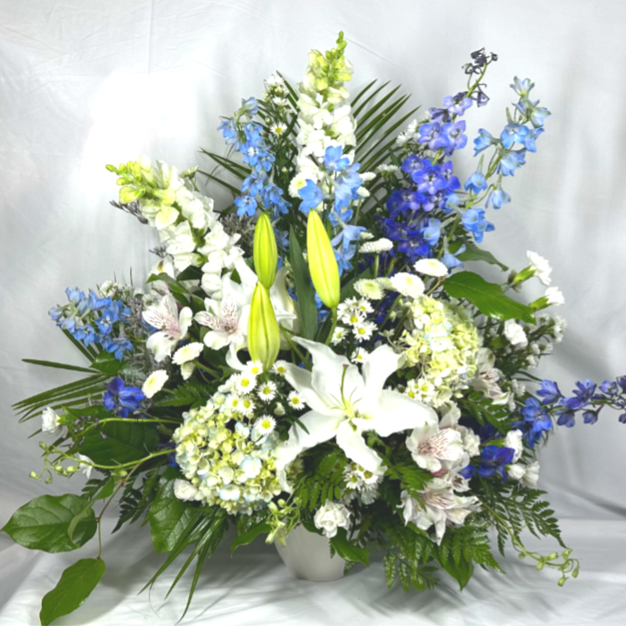 A stunning gift, or a special tribute, this beautiful Leary's Flowers exclusive