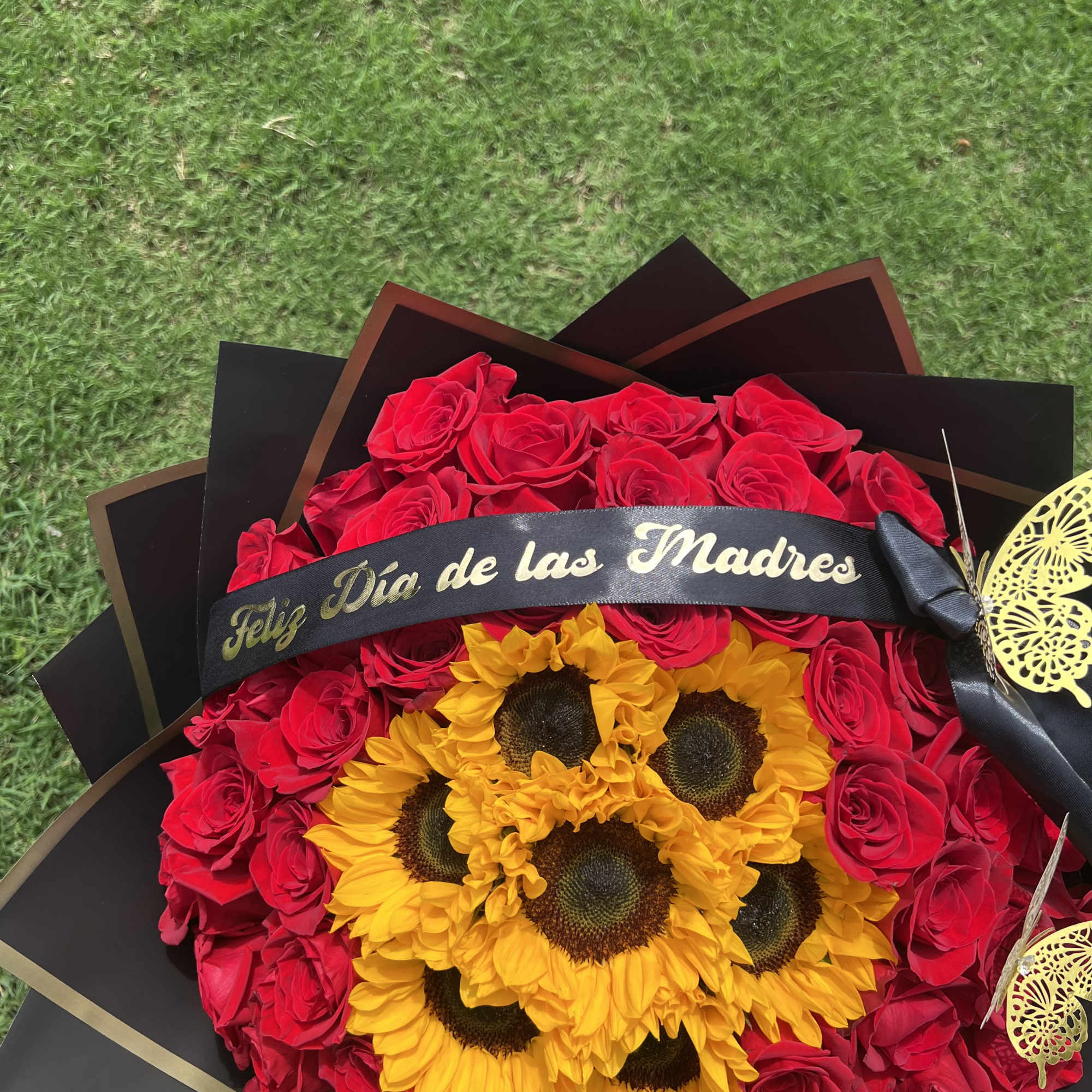 Bouquet of red roses and yellow sunflowers with a Mother's Day ribbon, photo 2 of 2