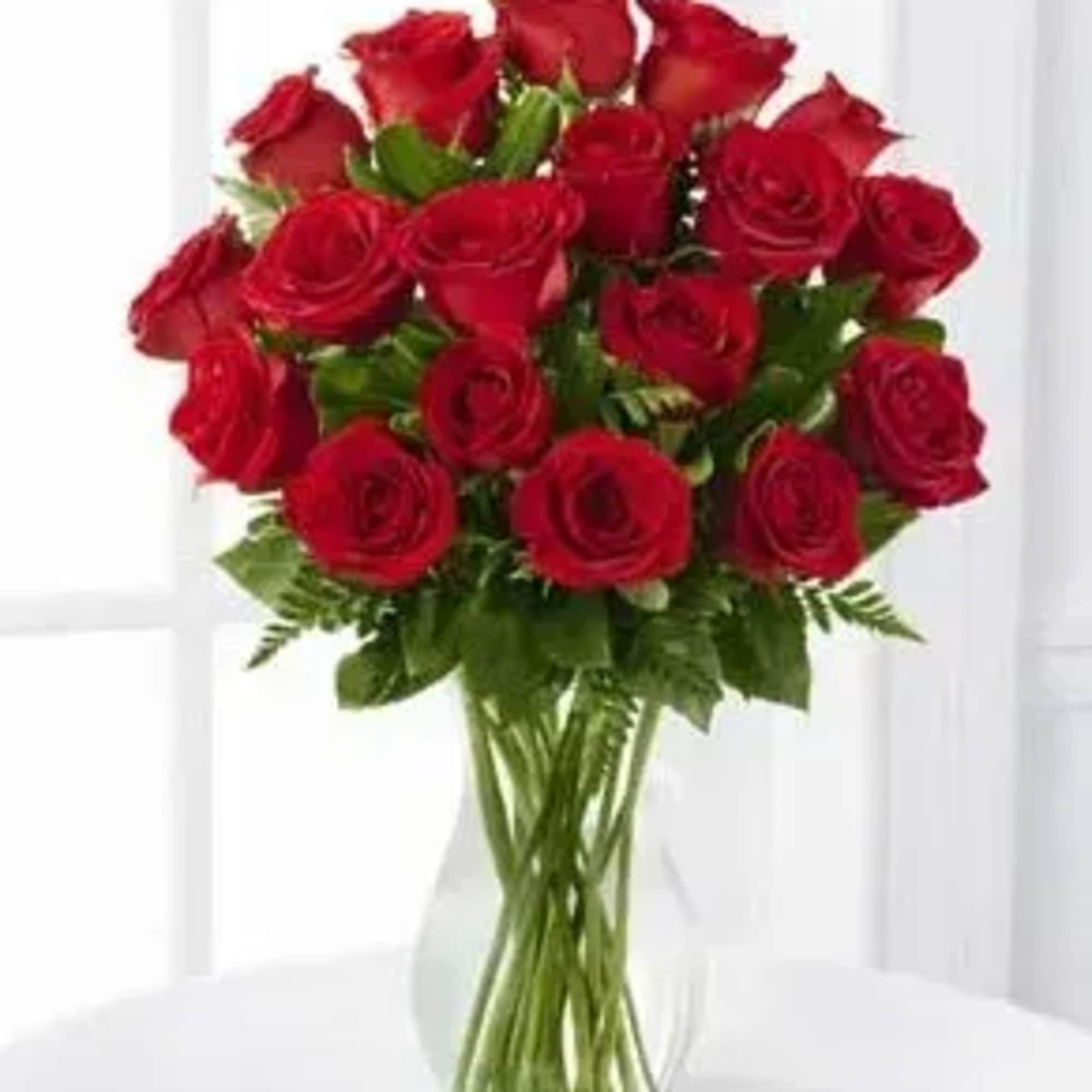 Bouquet of red roses in a clear glass vase