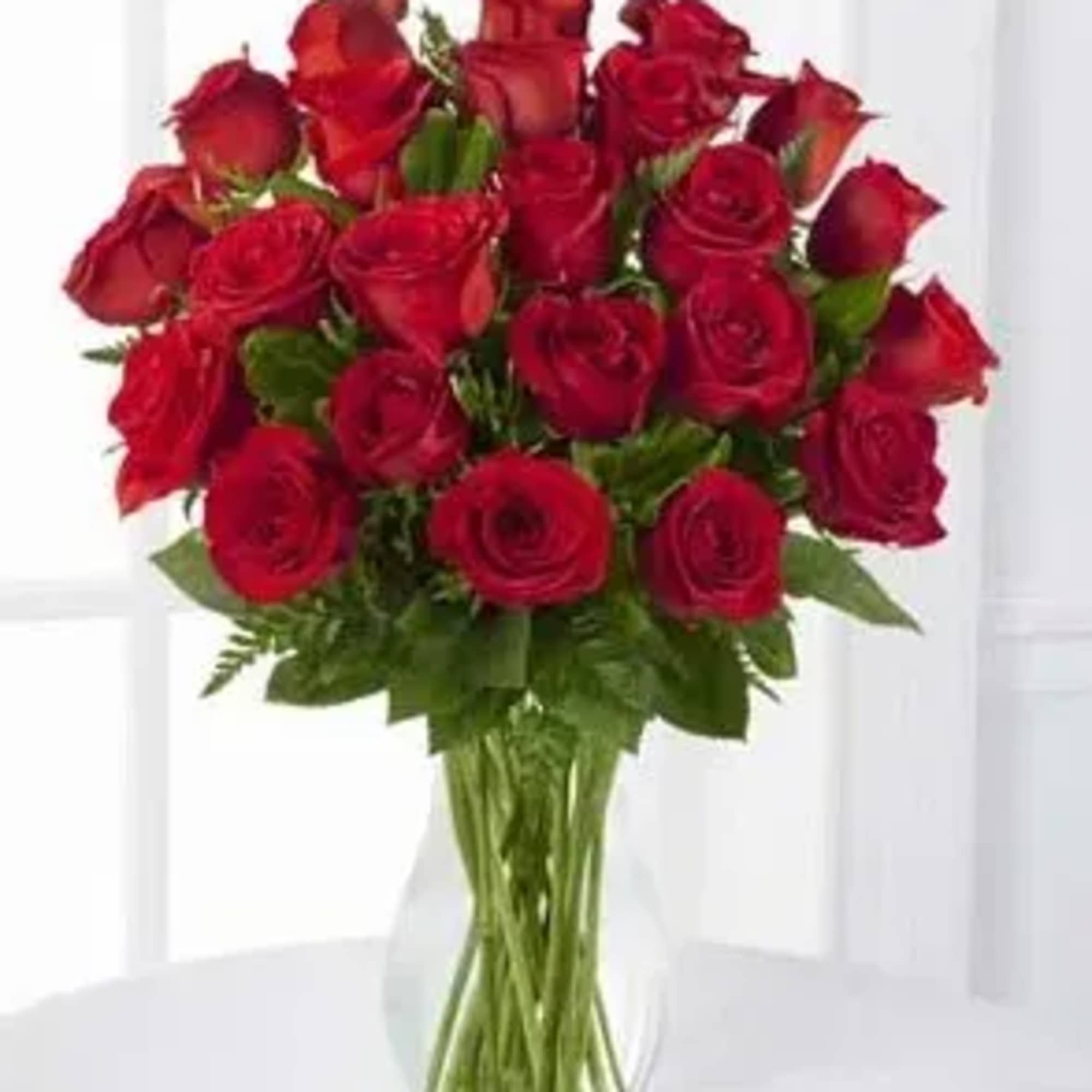 Bouquet of red roses in a clear glass vase