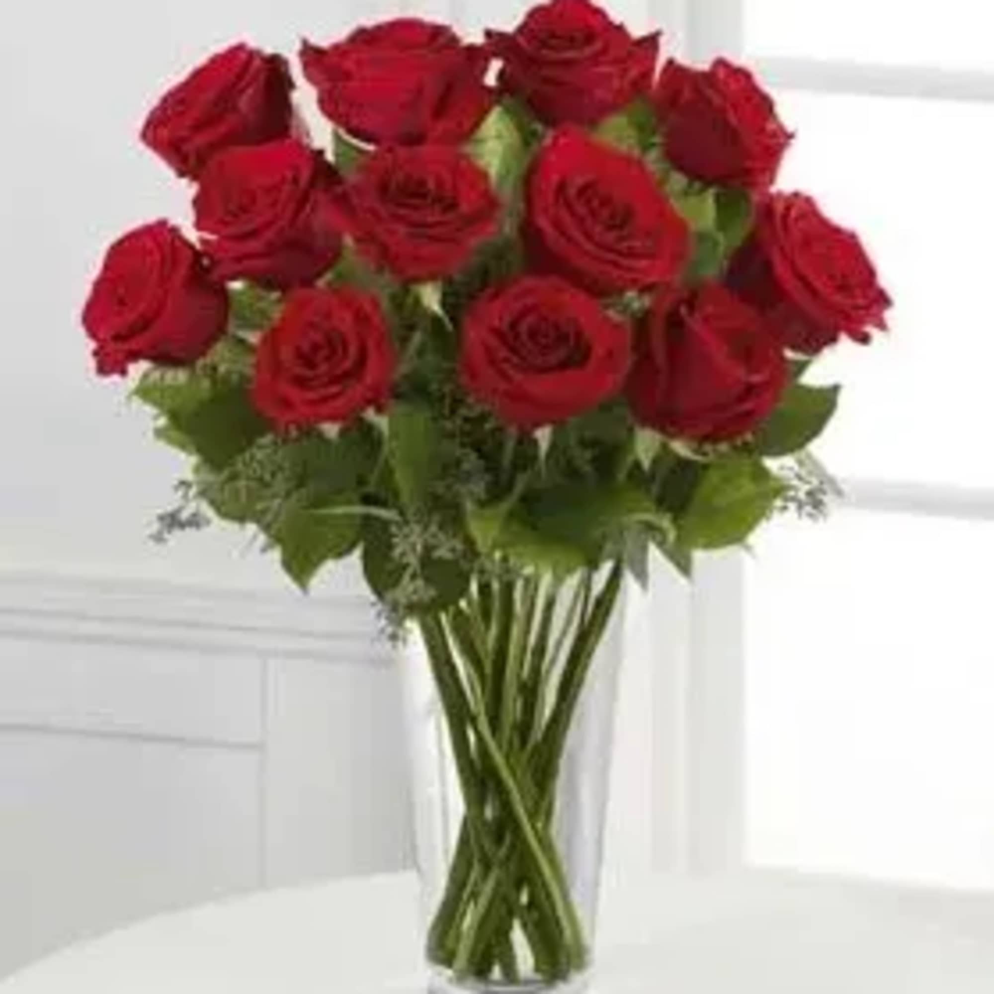Bouquet of red roses in a clear glass vase