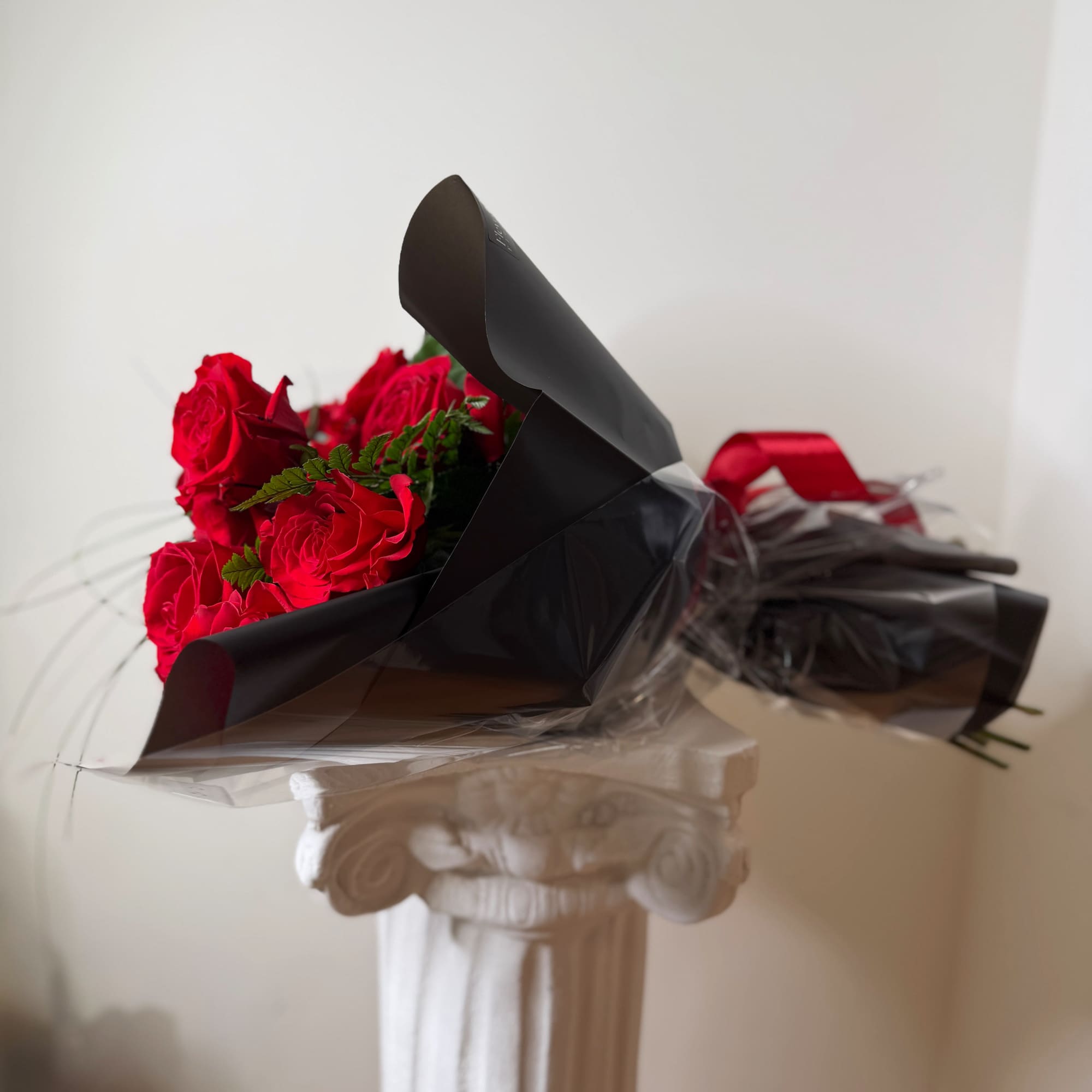 Premium Ecuadorian red roses, designed with a clean and refined finish.

Accented with, photo 3 of 4