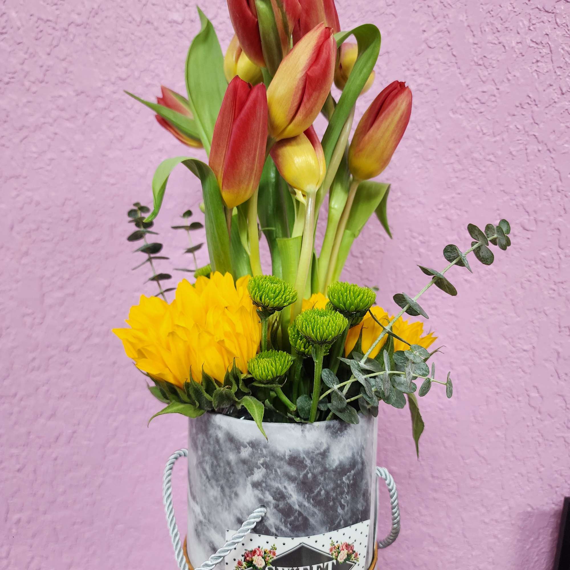 Beautifol .. For all occasions.. Tulips and differens flowers...Choose how you want